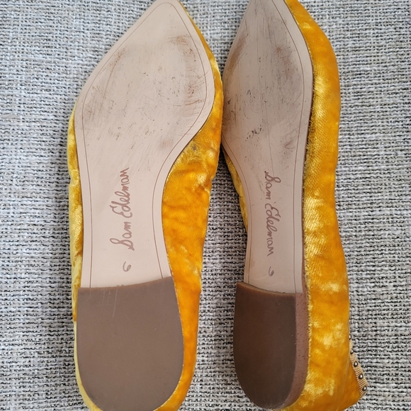 Sam Edelman Yellow Gold Velvet Rivera Studded Flats Size 6 Wavy Pointed Toe - Picture 6 of 9